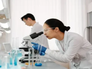  Doctors working in a laboratory in Caret1 Health Check clinic in Ho Chi Minh City-a leading provider of comprehensive health check services in Vietnam 