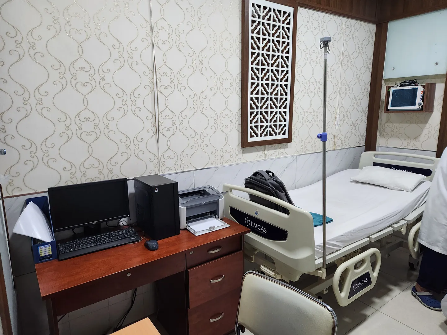 image of a post-operation recovery room at EMCAS cosmetic surgery hospital in Vietnam