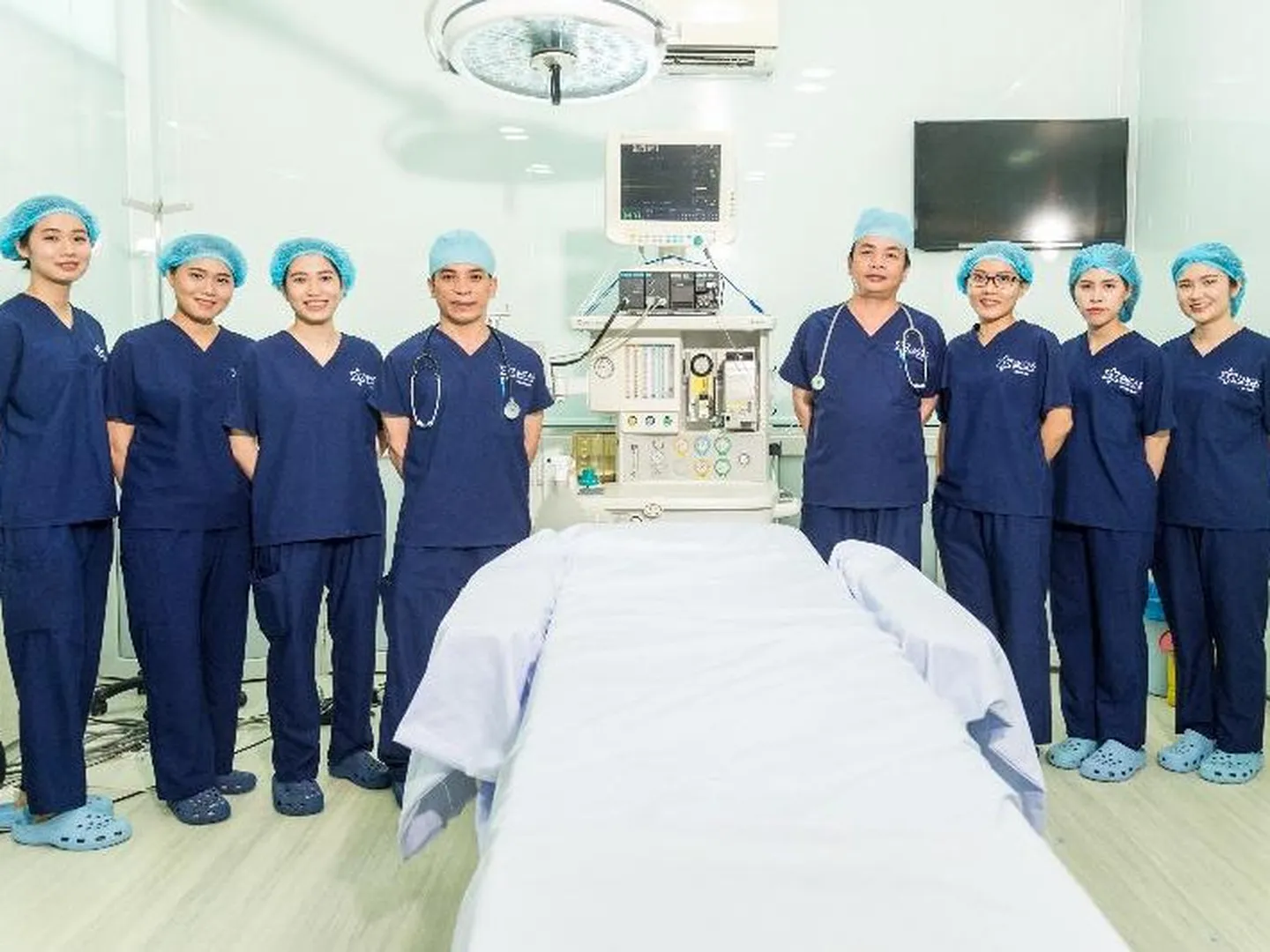 image of a team of doctors at EMCAS Cosmetic Surgery Hospital in Vietnam