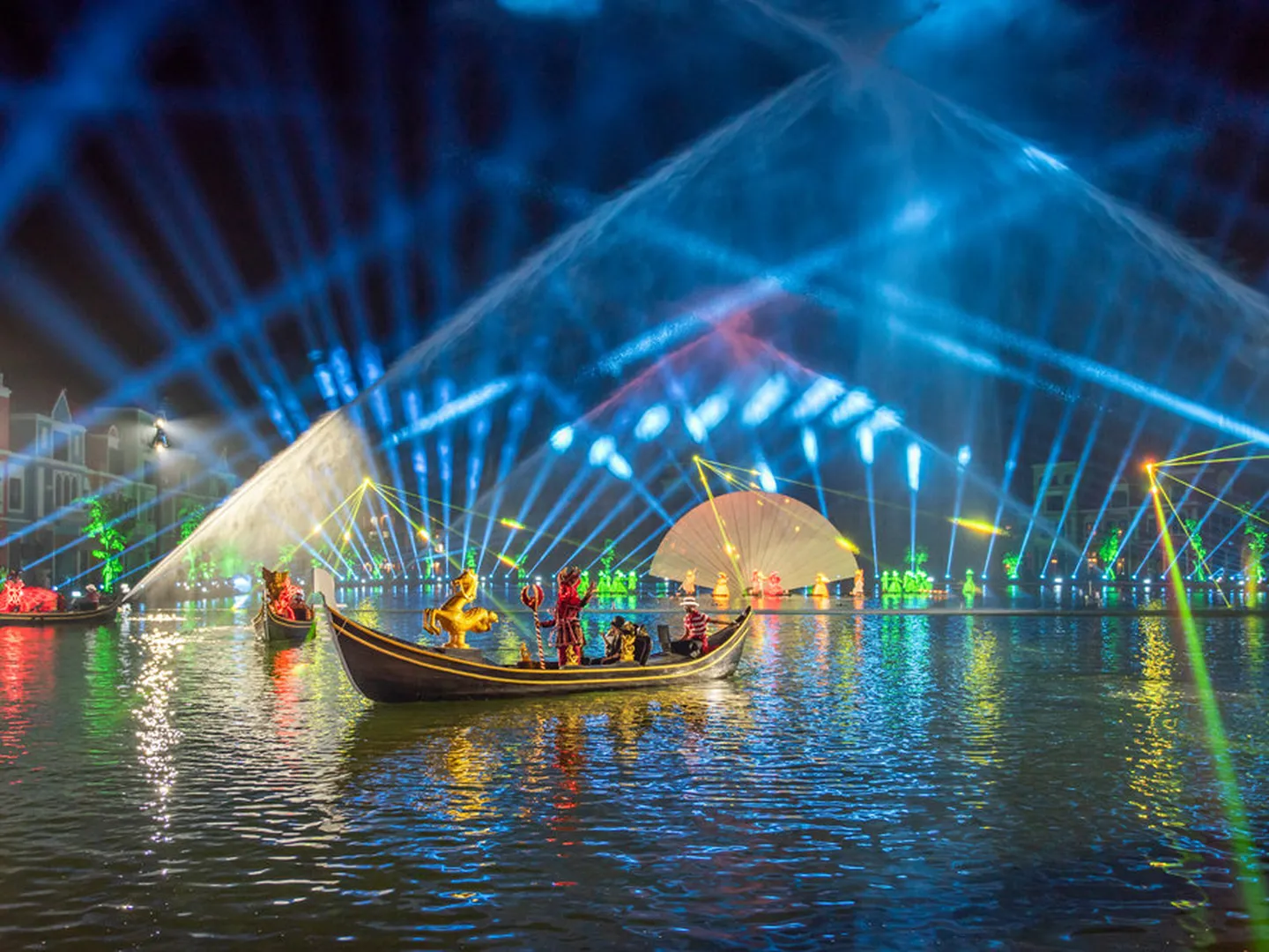 Theme park and entertainment attractions in Vietnam offering shows, lights and cultural experiences for travelers visiting with Dentamed Holidays